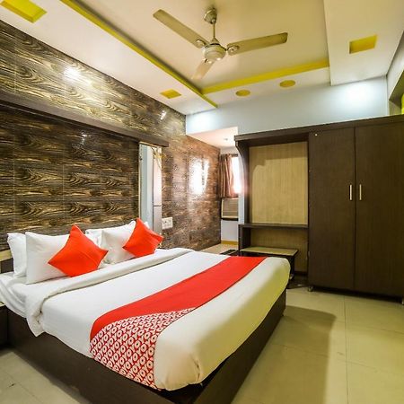 Oyo 69877 Hotel Sarthi Residency Ahmedabad Ngoại thất bức ảnh