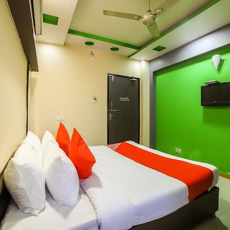 Oyo 69877 Hotel Sarthi Residency Ahmedabad Ngoại thất bức ảnh