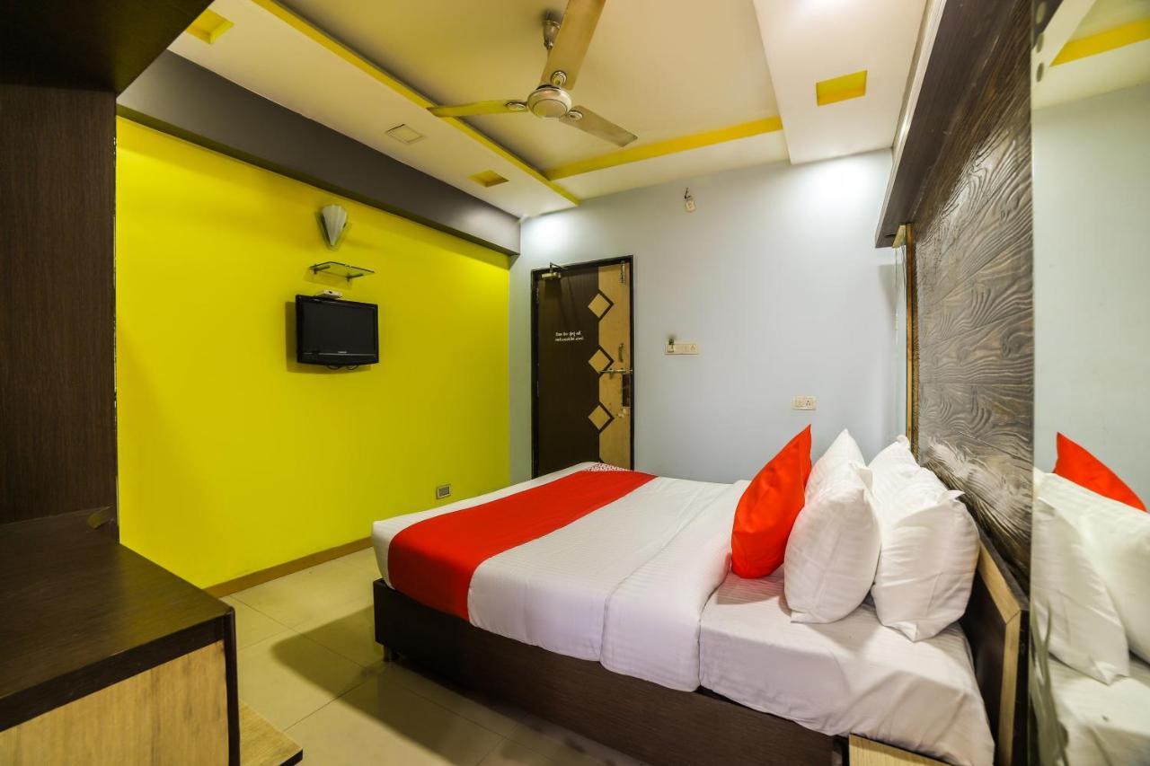 Oyo 69877 Hotel Sarthi Residency Ahmedabad Ngoại thất bức ảnh
