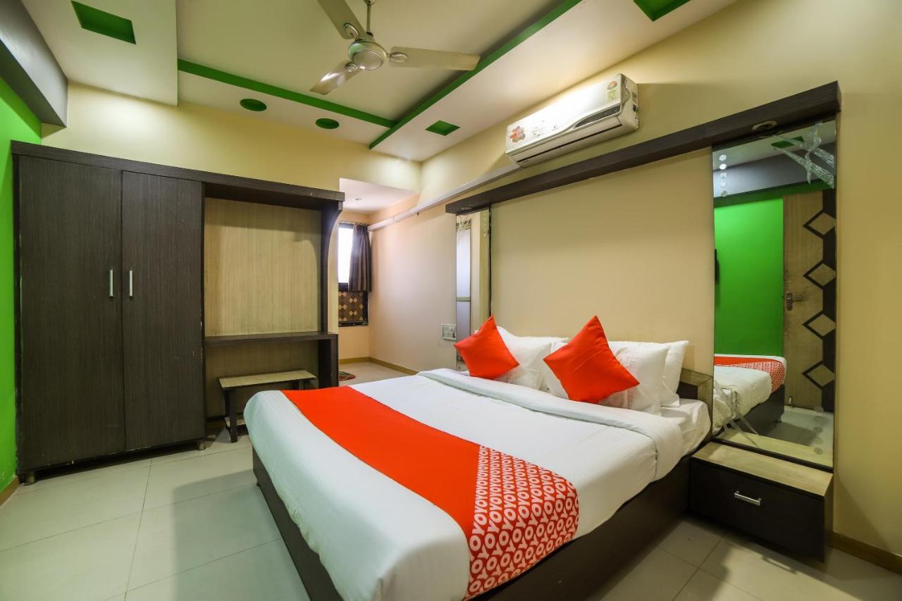 Oyo 69877 Hotel Sarthi Residency Ahmedabad Ngoại thất bức ảnh