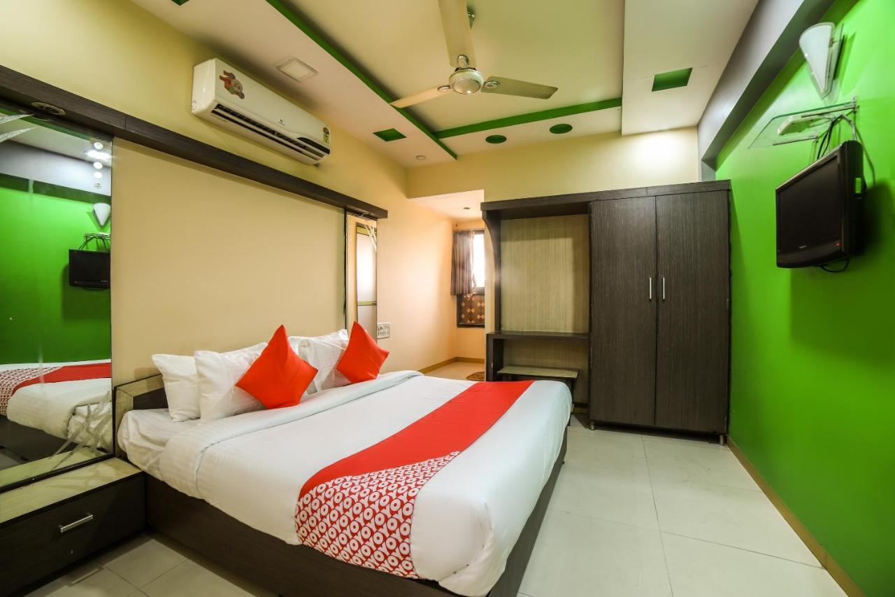 Oyo 69877 Hotel Sarthi Residency Ahmedabad Ngoại thất bức ảnh