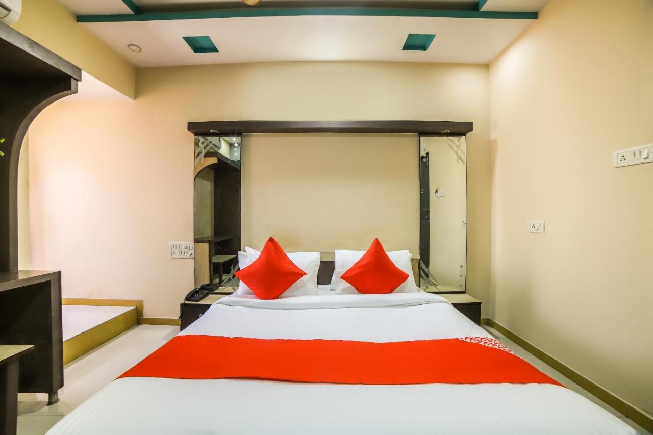 Oyo 69877 Hotel Sarthi Residency Ahmedabad Ngoại thất bức ảnh