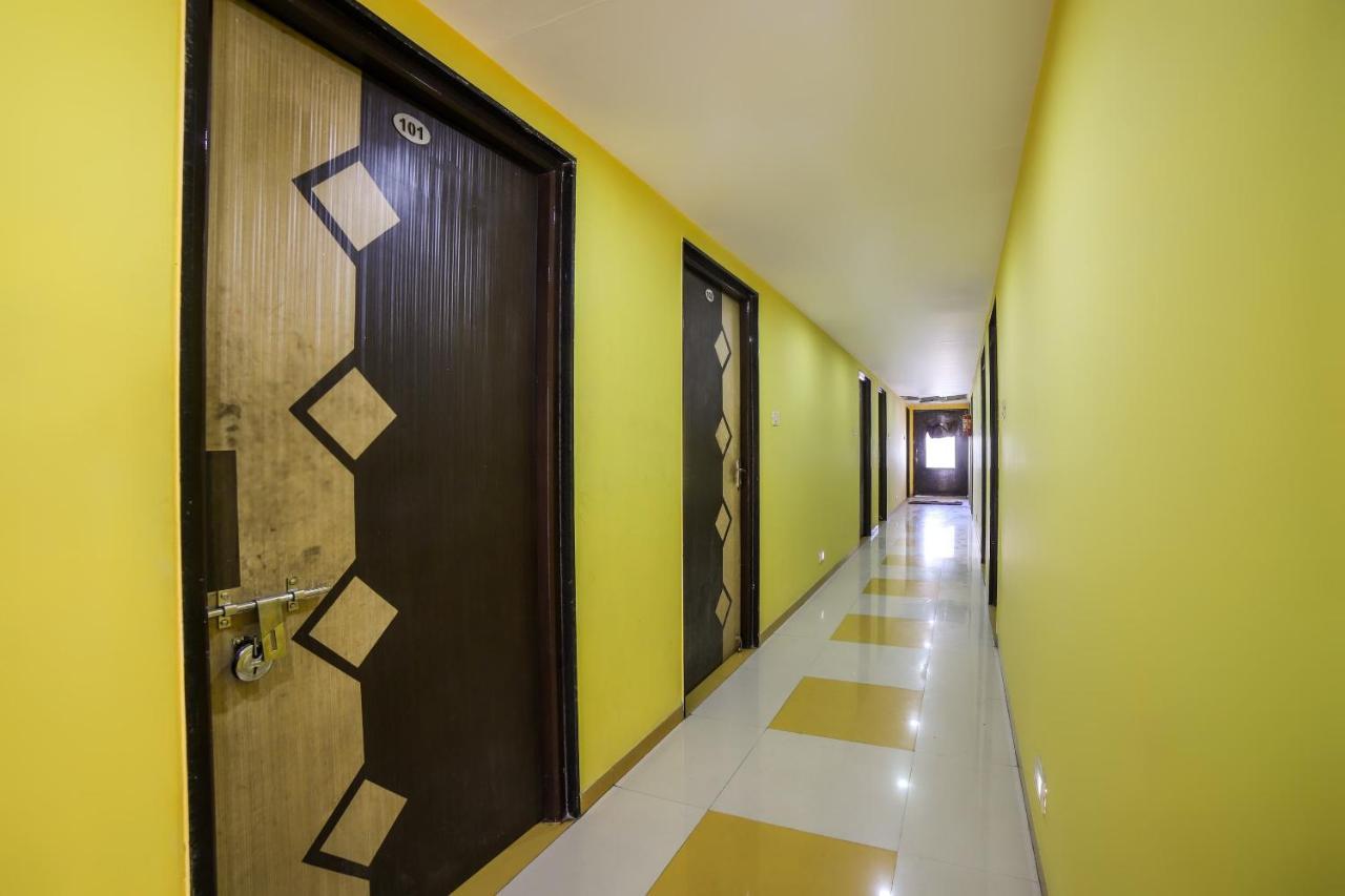 Oyo 69877 Hotel Sarthi Residency Ahmedabad Ngoại thất bức ảnh