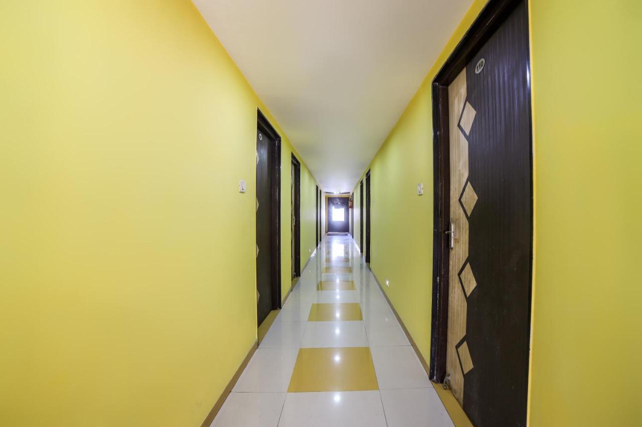 Oyo 69877 Hotel Sarthi Residency Ahmedabad Ngoại thất bức ảnh