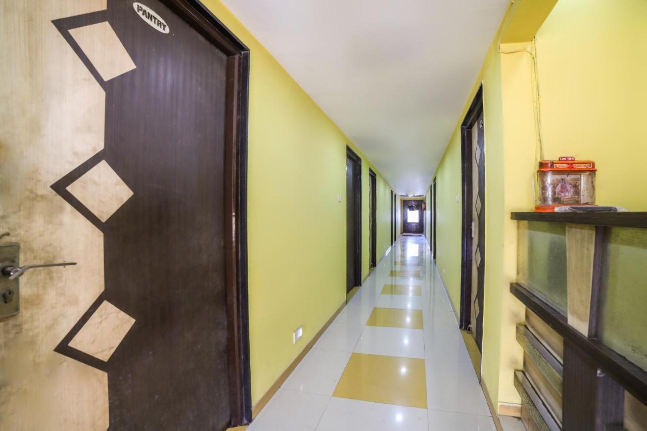 Oyo 69877 Hotel Sarthi Residency Ahmedabad Ngoại thất bức ảnh