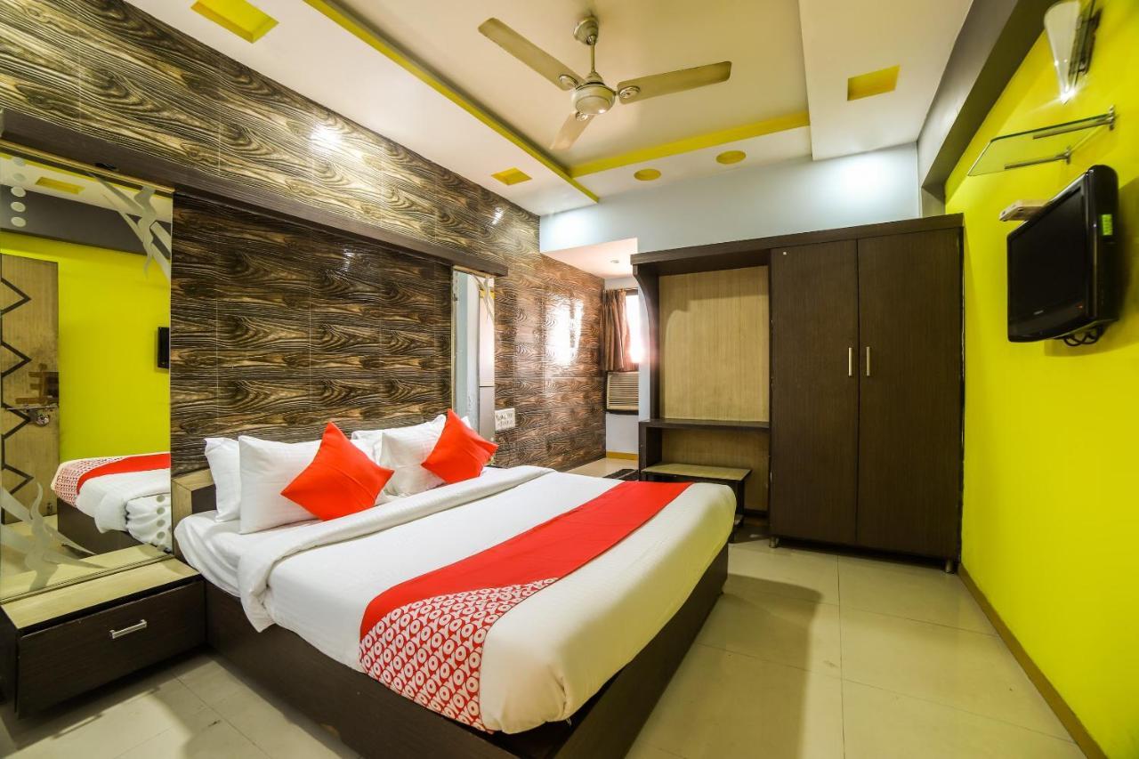 Oyo 69877 Hotel Sarthi Residency Ahmedabad Ngoại thất bức ảnh