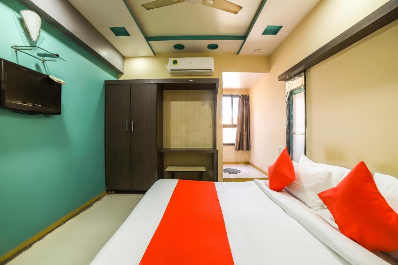 Oyo 69877 Hotel Sarthi Residency Ahmedabad Ngoại thất bức ảnh