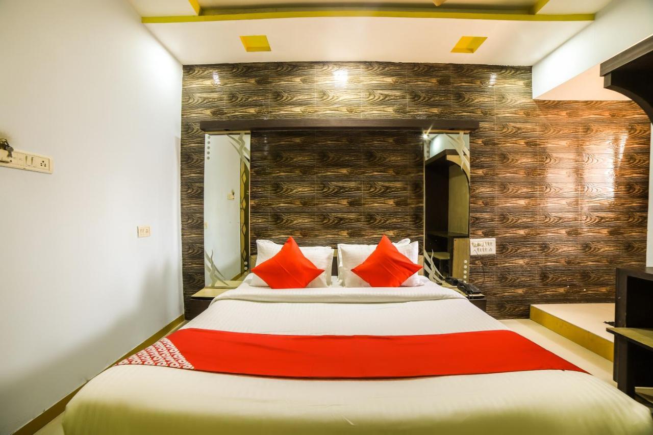 Oyo 69877 Hotel Sarthi Residency Ahmedabad Ngoại thất bức ảnh