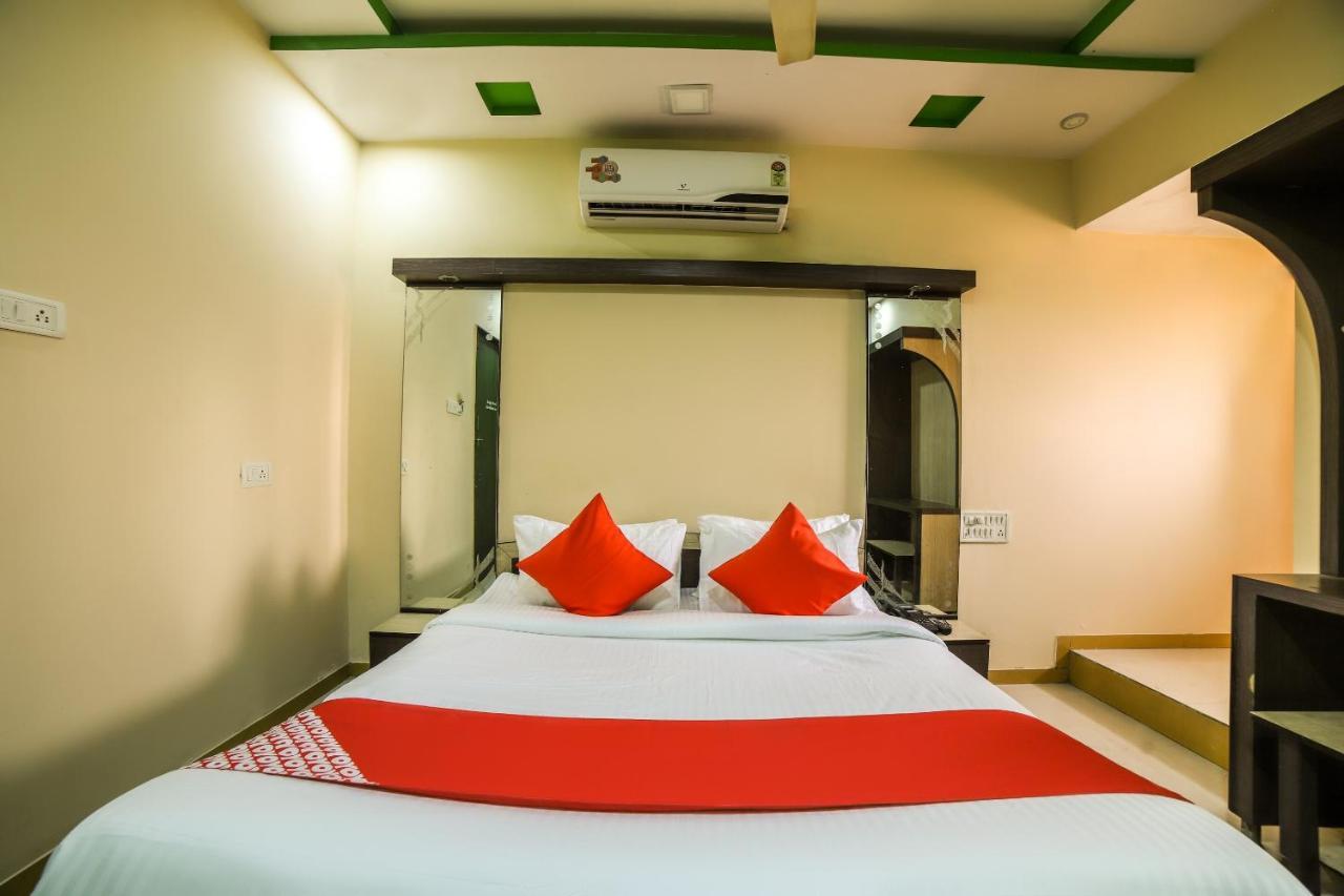 Oyo 69877 Hotel Sarthi Residency Ahmedabad Ngoại thất bức ảnh