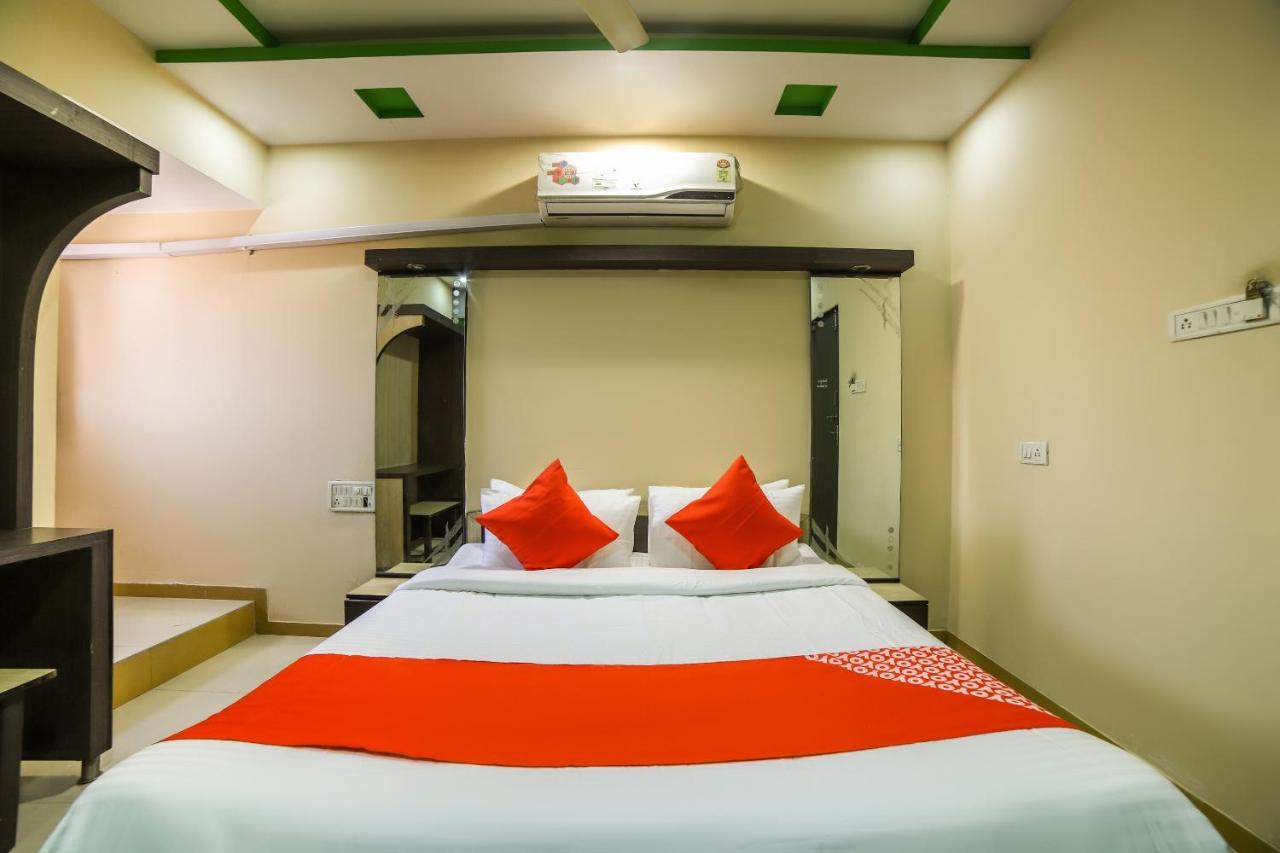 Oyo 69877 Hotel Sarthi Residency Ahmedabad Ngoại thất bức ảnh